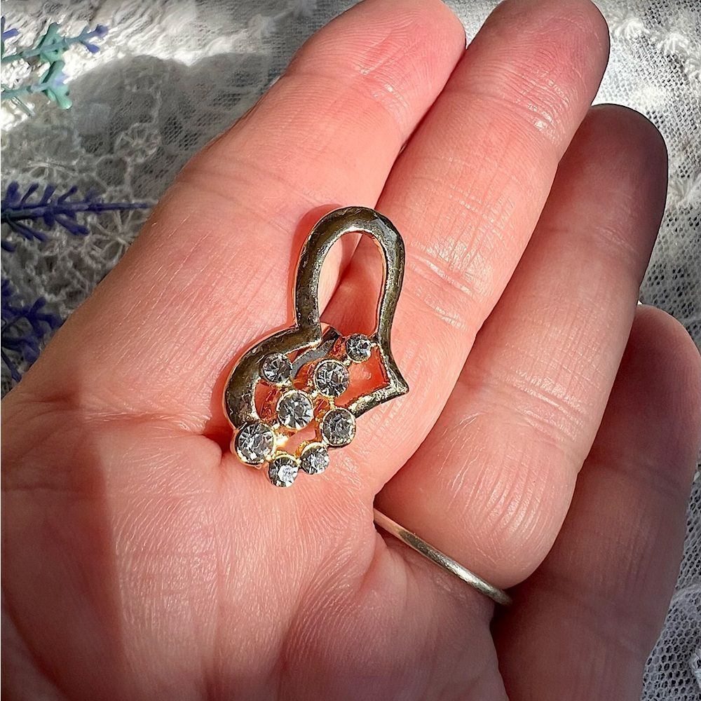 Dainty Gold & Rhinestone Heart Pin Brooch - Picture 2 of 6